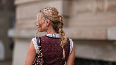 Dirndl-Frisuren: 20 zauberhafte Frisuren-Ideen für deinen perfekten Wiesn-Look - Foto:  Jeremy Moeller/Getty Images