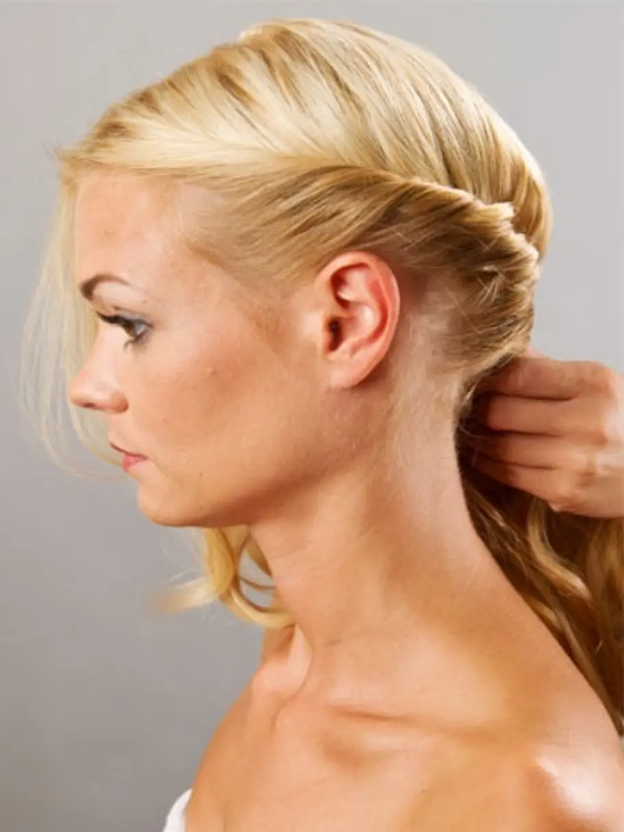 Anleitung für den seitlichen Haarknoten dirndl frisuren gl