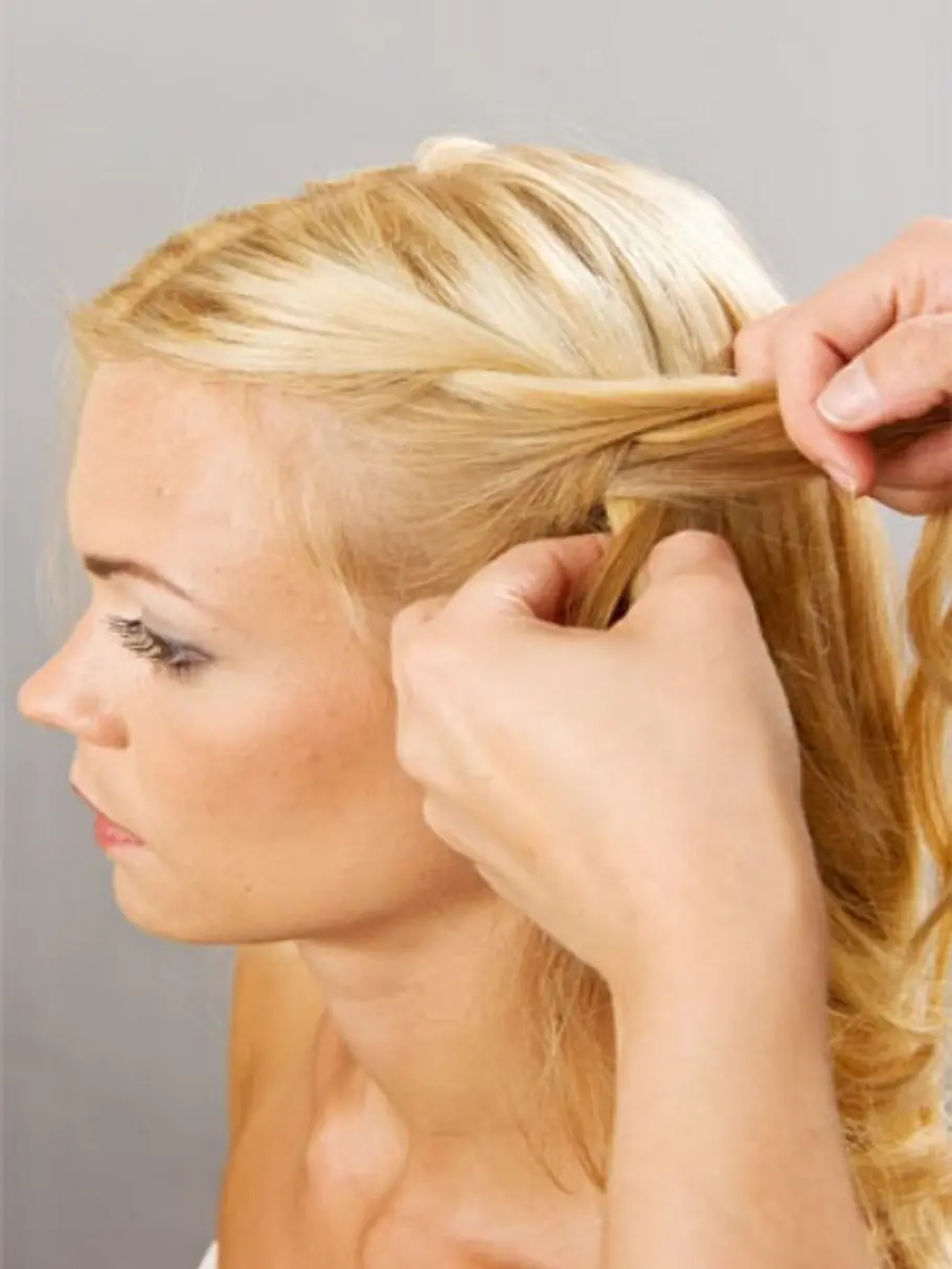 Anleitung für den seitlichen Haarknoten dirndl frisuren gl