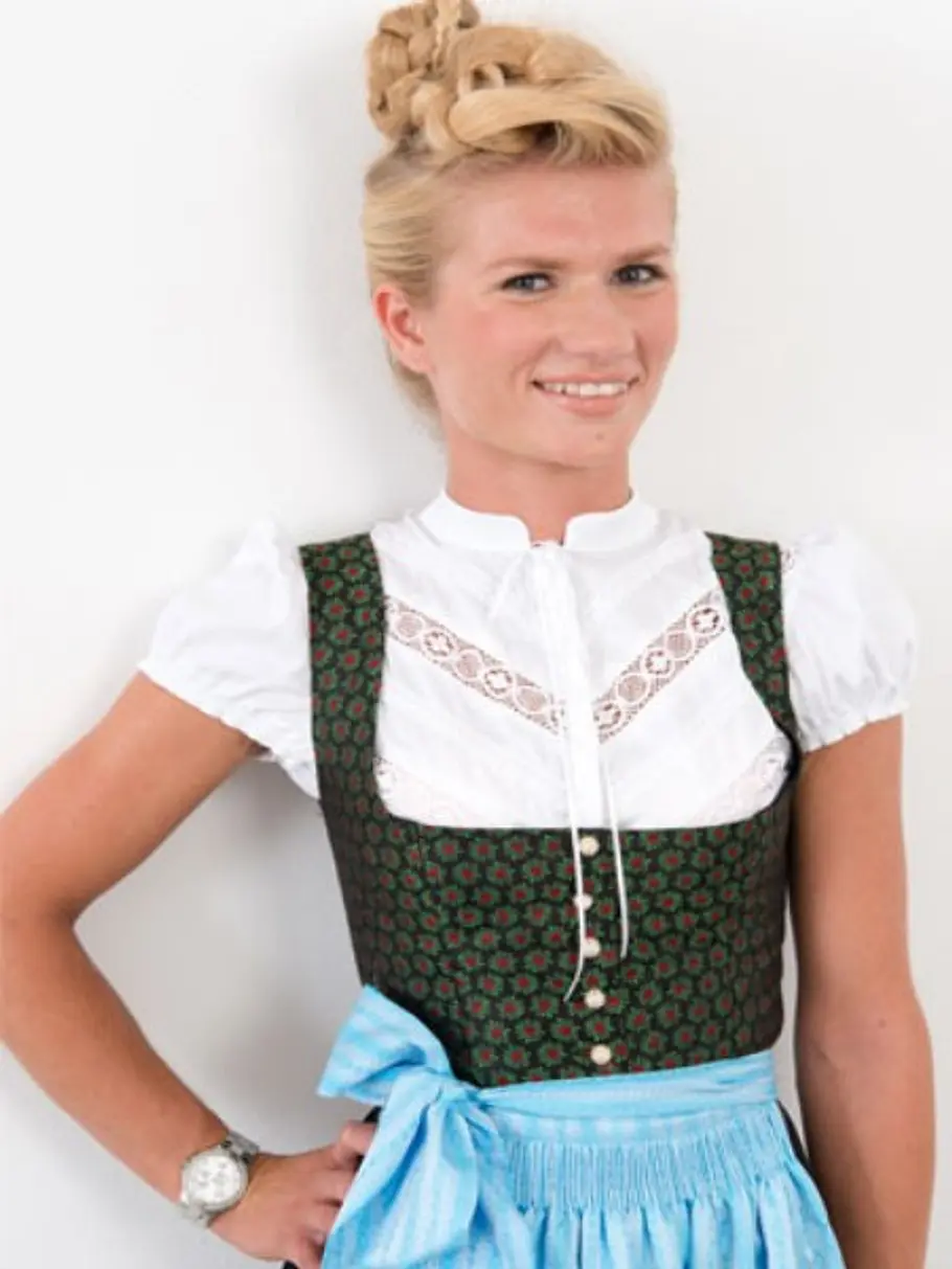 Die Wiesn-Flechtfrisur für langes Haar Schritt für Schritt dirndl frisuren wally11