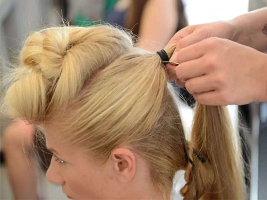Die Wiesn-Flechtfrisur für langes Haar Schritt für Schritt dirndl frisuren wally2