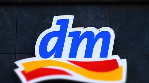 Vorsicht! dm ruft Babyprodukt zurück - wegen Erstickungsgefahr! - Foto: IMAGO / Michael Gstettenbauer
