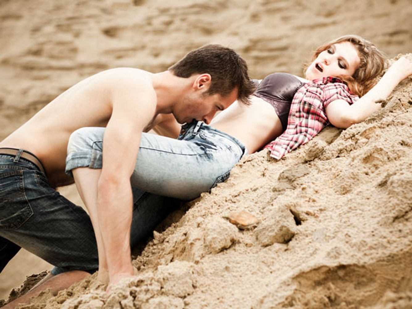Dogging steht für verruchten Outdoor-Sex mit Zuschauern. Dogging steht für verruchten Outdoor-Sex mit Zuschauern.