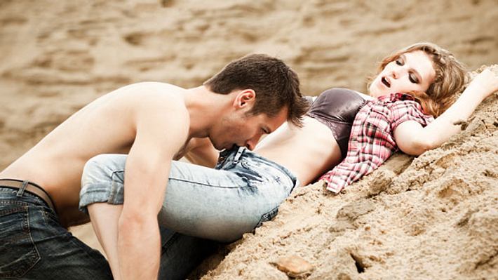 Dogging steht für verruchten Outdoor-Sex mit Zuschauern. - Foto: YouraPechkin/iStock