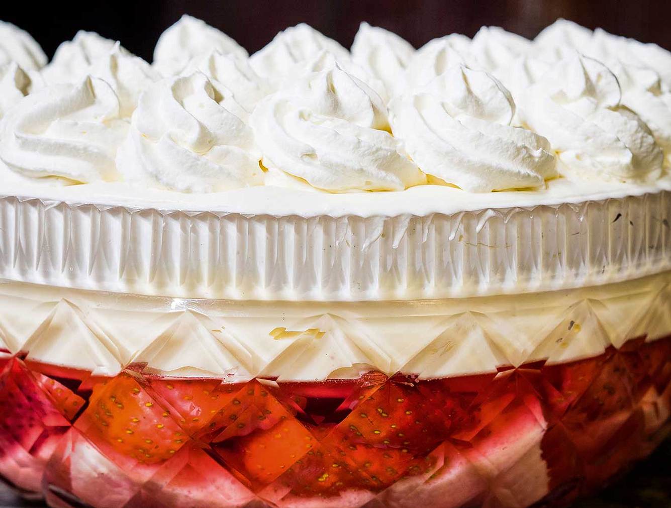 Downton Abbey Rezepte: Rezept für Erdbeer-Sherry-Trifle Downton Abbey Rezepte: Rezept für Erdbeer-Sherry-Trifle