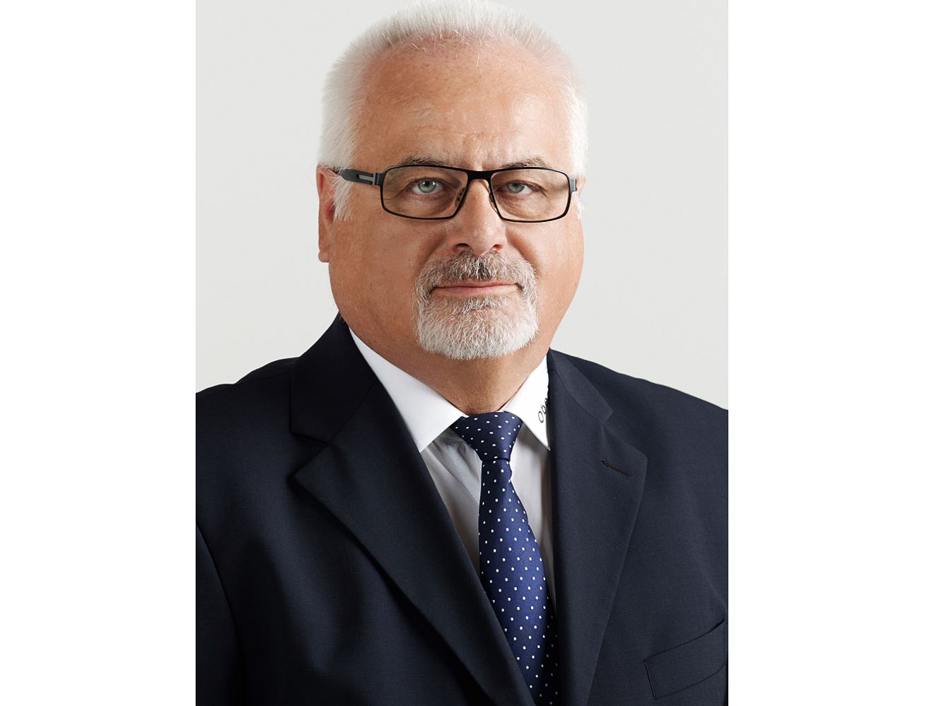 Dr. med. Hermann J. Paulus Ärztlicher Direktor und Facharzt für Neurologie und Psychiatrie vita nova Klinik Bad Salzuflen Dr. med. Hermann J. Paulus Ärztlicher Direktor und Facharzt für Neurologie und Psychiatrie vita nova Klinik Bad Salzuflen