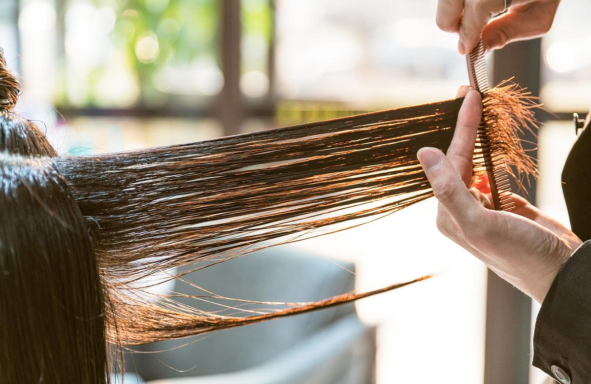 Frisuren für dünnes Haar in Midi-Länge