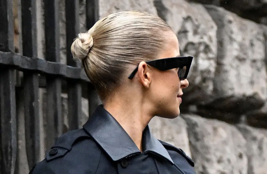 Frisur für halblanges feines Haar: Der Sleek Bun Dünnes Haar? Diese Frisuren sind mittellang und schenken Volumen