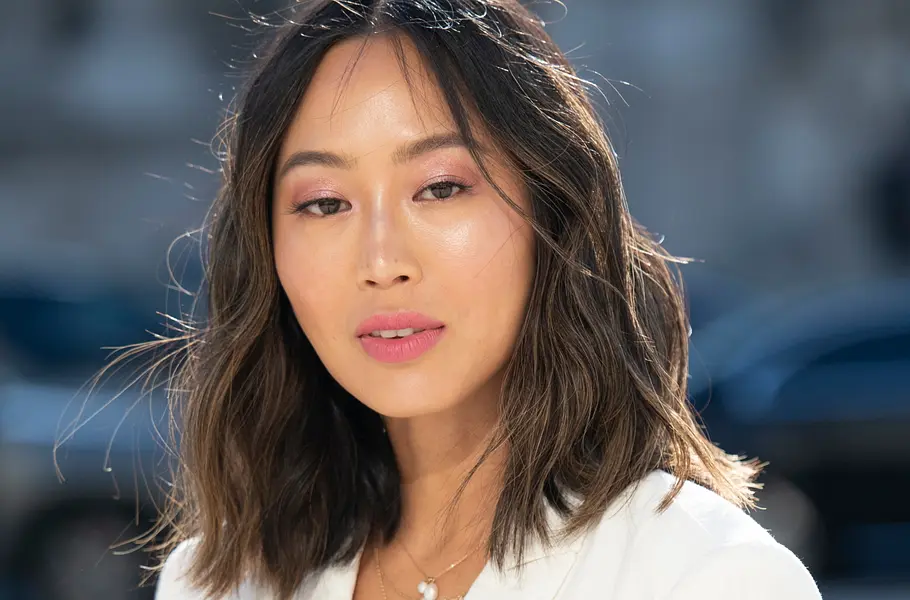 Frisur für schulterlanges Haar: Gestufter Long Bob Dünnes Haar? Diese Frisuren sind mittellang und schenken Volumen