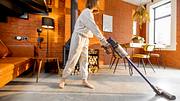 Dyson-Alternative Akku Staubsauger - Foto: iStock/RossHelen