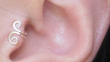ear cuff h - Foto: Etsy.com / SimplicityCharms
