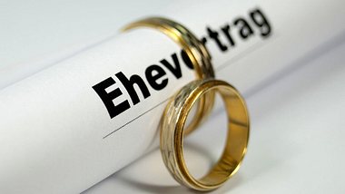 Für welche Paare ein Ehevertrag vor dem Ja-Wort sinnvoll ist, erfährst du in diesem Ratgeber. - Foto: iStock