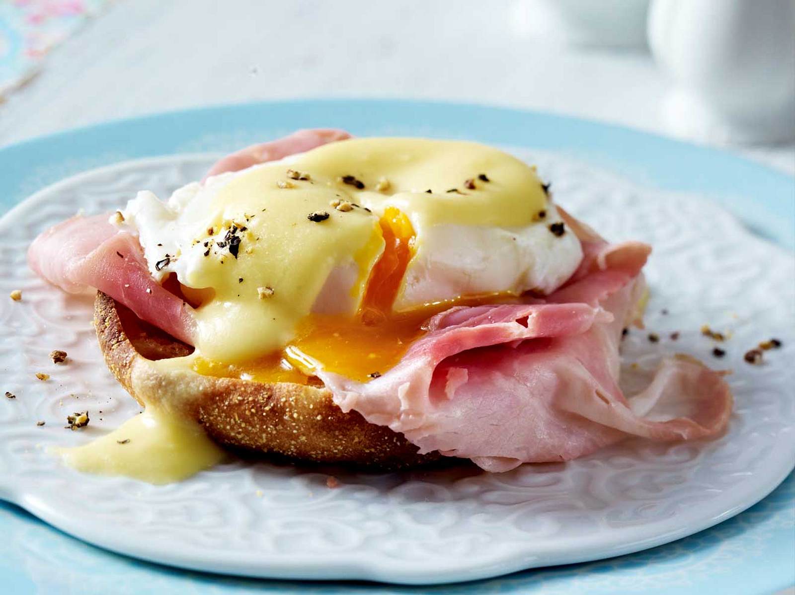 Eier Benedict: Mit diesem einfachen Rezept gelingen sie immer! | Wunderweib