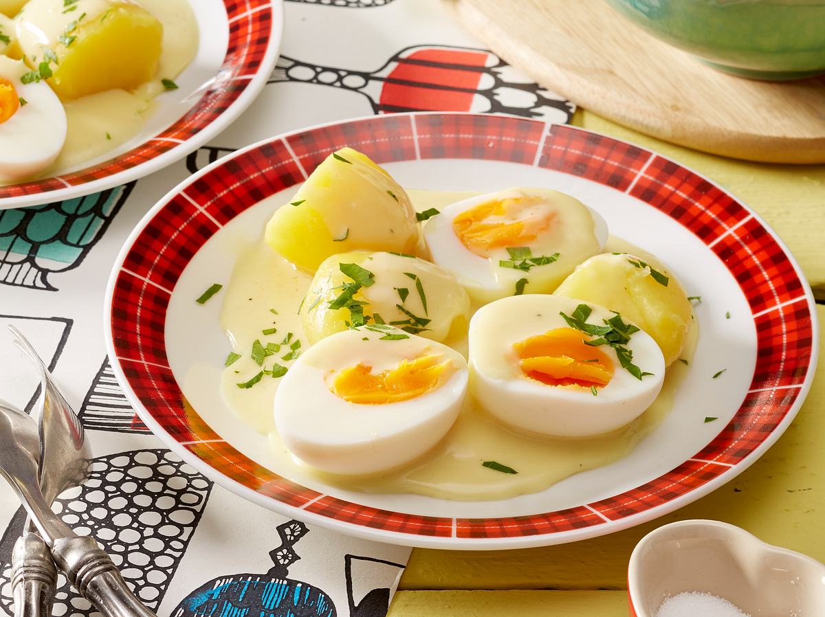 Eier in Senfsoße nach Omas Rezept: Klassisch mit Petersilienkartoffeln