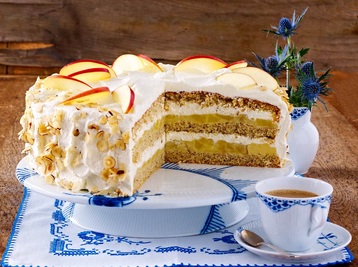 Apfel-Haselnuss-Torte mit Eierlikör