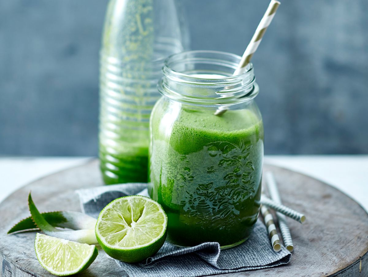 Einfacher Grünkohl Smoothie mit Ananas und Stevia 