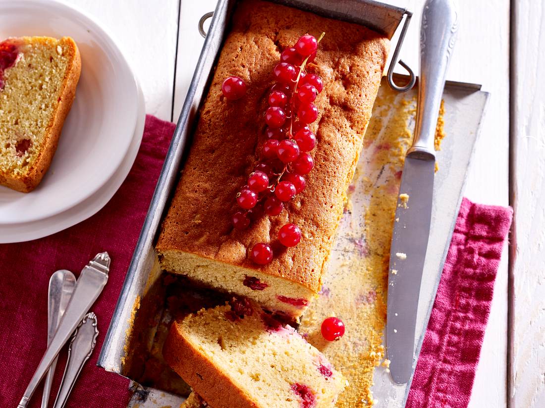 Einfacher Rührkuchen: Kastenform-Rezept mit Johannisbeeren Einfacher Rührkuchen: Kastenform-Rezept mit Johannisbeeren
