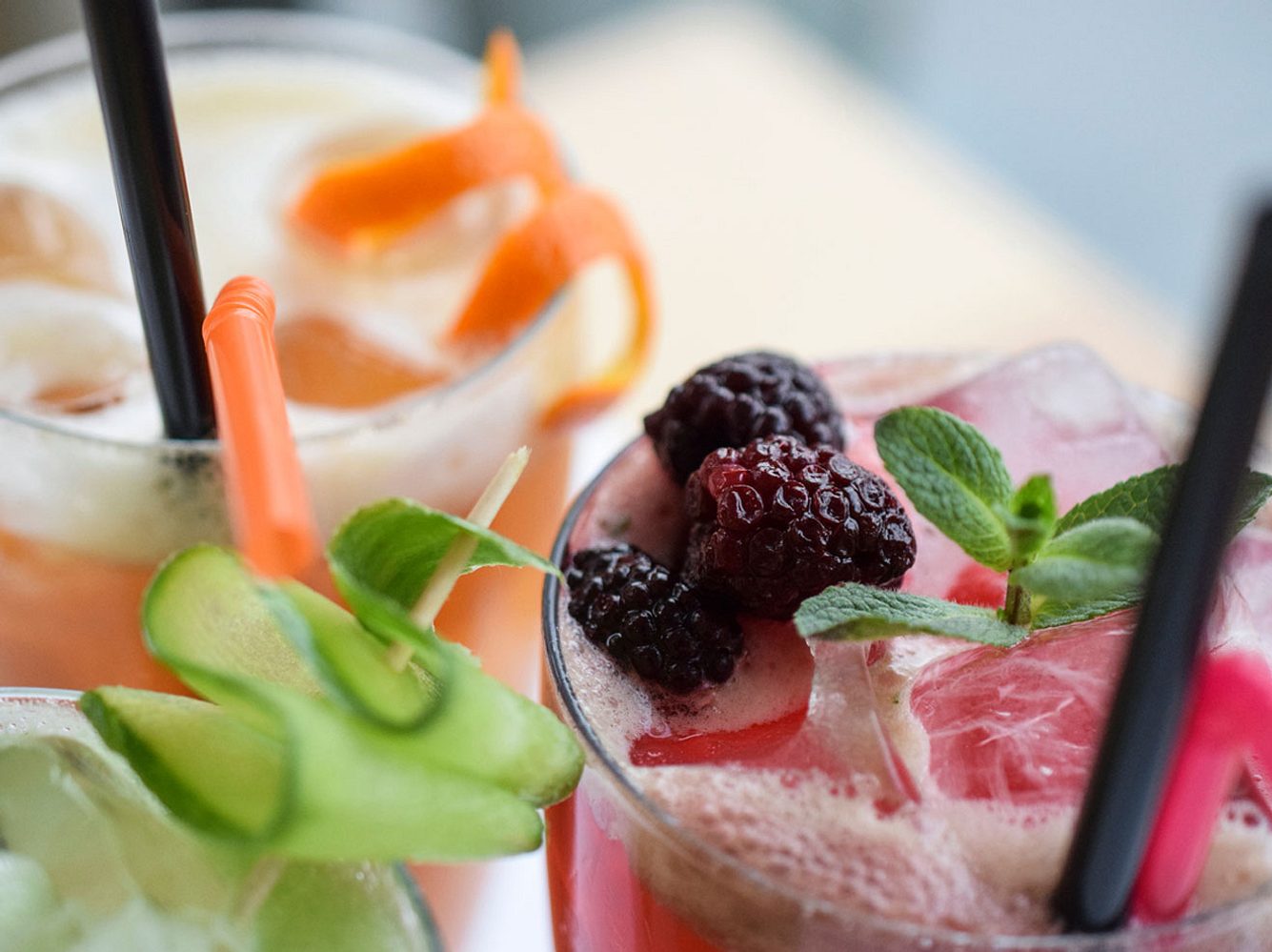 Eistee-Cocktails begleiten dich durch den Sommer!