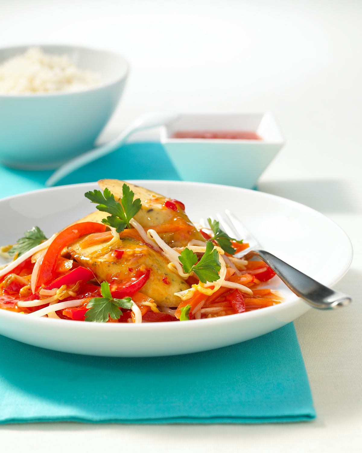 Eiweiß-Rezept ohne Fleisch Gebratener Tofu auf Paprika-Sprossen-Gemüse