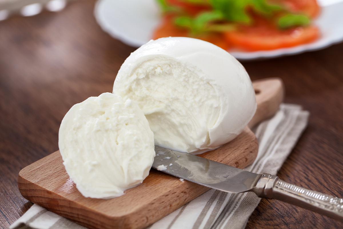 Mozzarella als Eiweißquelle. (Themenbild)