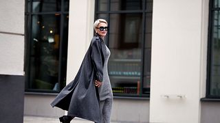 Elegante Kleider für Frauen ab 50  - Foto: iStock/AnnaZhuk