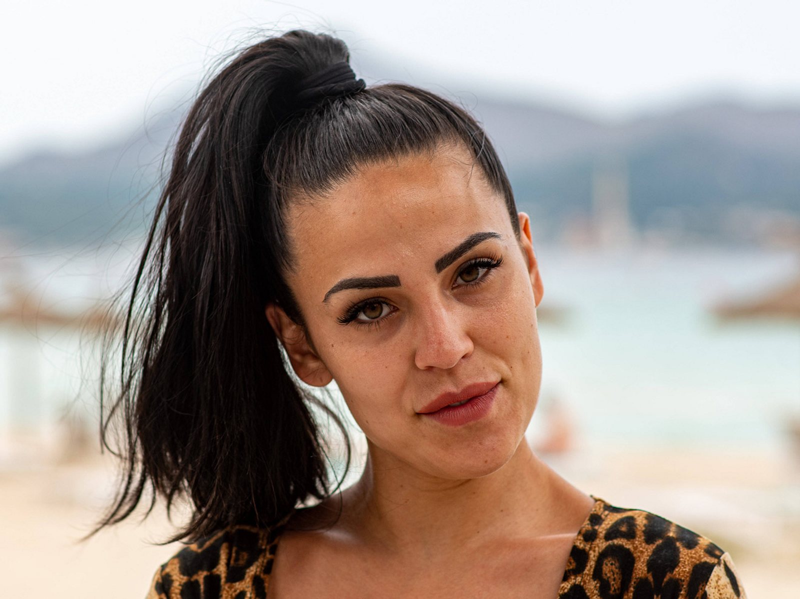 Elena Miras verprügelt Playboy Playmate Wunderweib