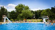 Freibad Bad Marienhöhe in Hamburg (Themenbild) - Foto: IMAGO / Lars Berg