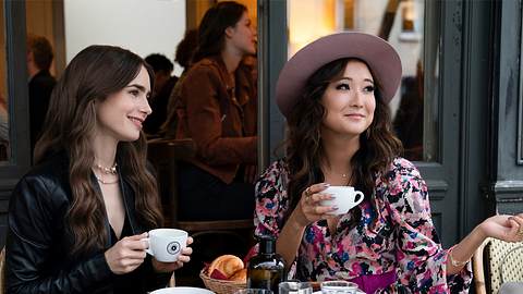 In Emily in Paris versucht eine Amerikanerin in Frankreich Fuß zu fassen. - Foto: STEPHANIE BRANCHU/NETFLIX