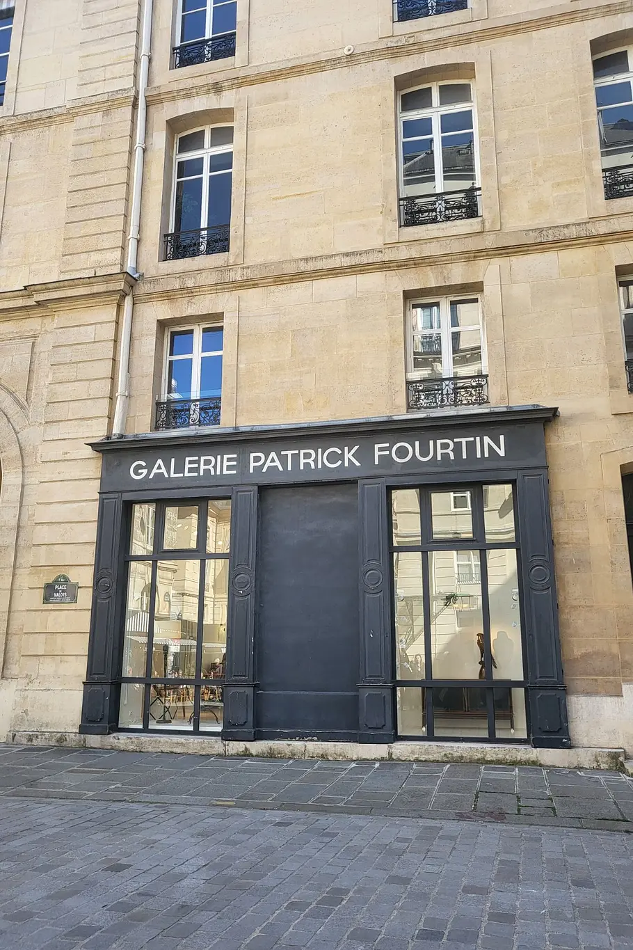 Emily in Paris echte Savoir Tür
