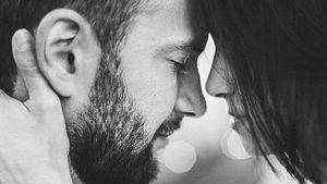 Emotionale Abhängigkeit ist keine Liebe, sondern geprägt durch Angst vor dem Alleinsein. - Foto: iStock