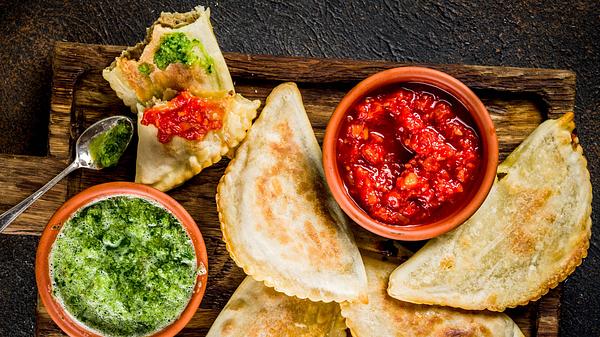 Empanadas sind ein Hit auf jeder Party. - Foto: iStock/Rimma_Bondarenko