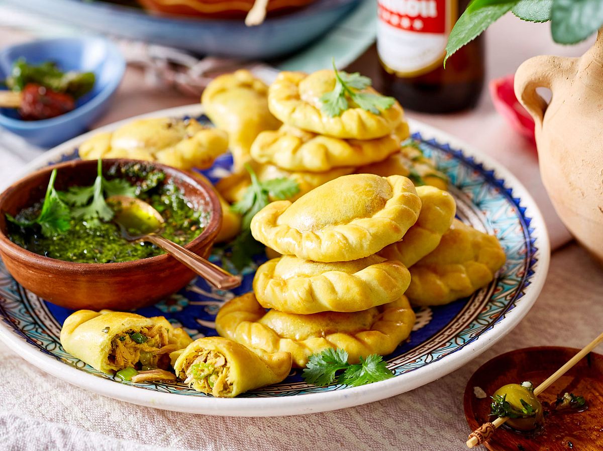 Hier wird der Thunfisch in einer knusprigen Empanadas-Hülle versteckt.