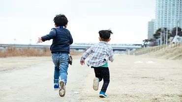 7-Jähriger läuft 22.000 Kilometer für kranken Bruder (Symbolbild). - Foto: Yusuke Nishizawa/Getty Images 7-Jähriger läuft 22.000 Kilometer für kranken Bruder (Symbolbild). - Foto: Yusuke Nishizawa/Getty Images