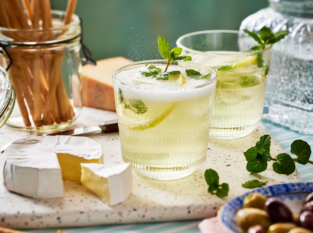 Erfrischender Limoncello Spritz Erfrischender Limoncello Spritz