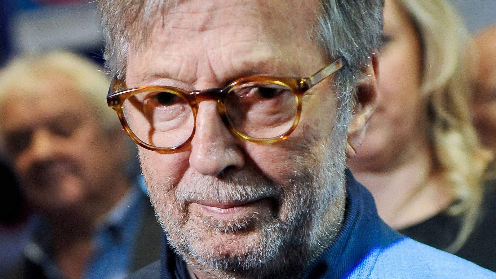 Eric Clapton: Er wollte ihn zum Spielen abholen, da kam der Anruf: „Dein  Sohn ist tot“ | Wunderweib