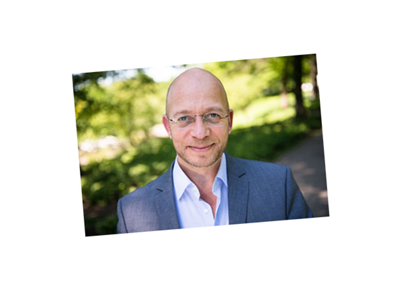 Eric Hegmann berät seit 15 Jahren Singles und Paare und Autor zahlreicher Beziehungs-Ratgeber. Eric Hegmann berät seit 15 Jahren Singles und Paare und Autor zahlreicher Beziehungs-Ratgeber.