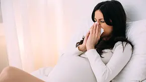 Erkältung in der Schwangerschaft: Ab wann ist es gefährlich fürs Baby? (Symbolbild) - Foto: momcilog/iStock Erkältung in der Schwangerschaft: Ab wann ist es gefährlich fürs Baby? (Symbolbild) - Foto: momcilog/iStock