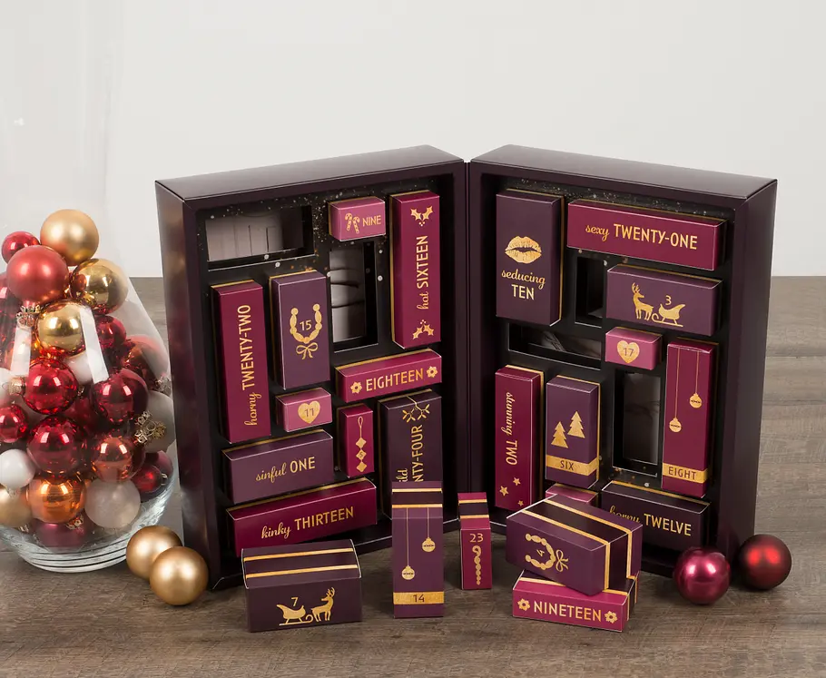 Hier kommen die aufregendsten Erotik-Adventskalender 2019 – für Singles und Paare! Hier kommen die aufregendsten Erotik-Adventskalender 2019 – für Singles und Paare!