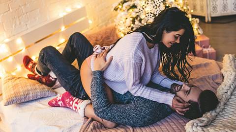 Adventskalender für Paare sorgen für Freude in der Weihnachtszeit - Foto: iStock/ Vasyl Dolmatov