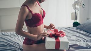 13 erotische Geschenke für heiße Stunden zu zweit - Foto: iStock/ Deagreez