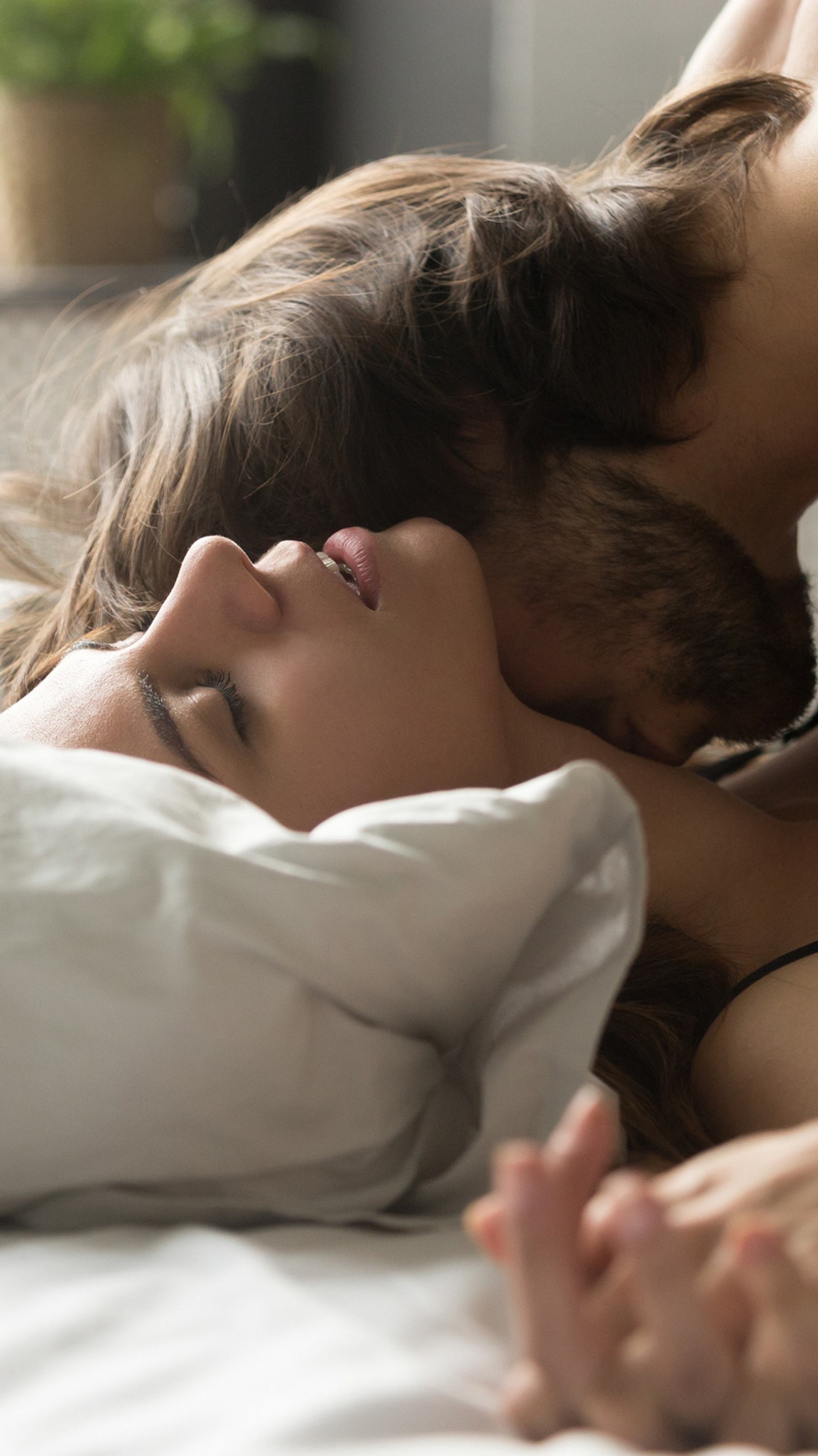 Regen im November: Ein Herbstspaziergang endet mit einem Feuerwerk der  Leidenschaft | Wunderweib