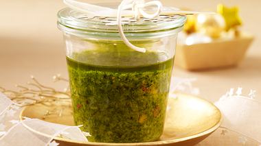 Grünkohl Pesto - Einfaches Rezept mit Pinienkernen - Foto: House of Food / Bauer Food Experts KG