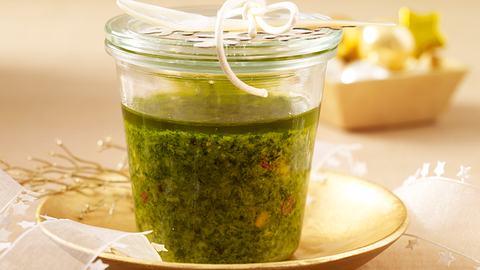 Grünkohl Pesto - Einfaches Rezept mit Pinienkernen - Foto: House of Food / Bauer Food Experts KG