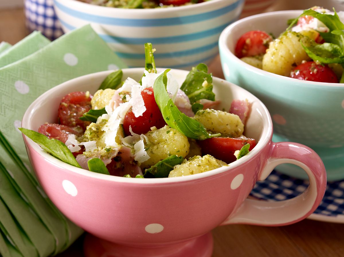 Gnocchi-Salat mit Bohnen und Tomate