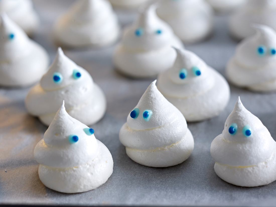 Baiser-Geister: Weiße Gespenster in Zuckerform Baiser-Geister: Weiße Gespenster in Zuckerform