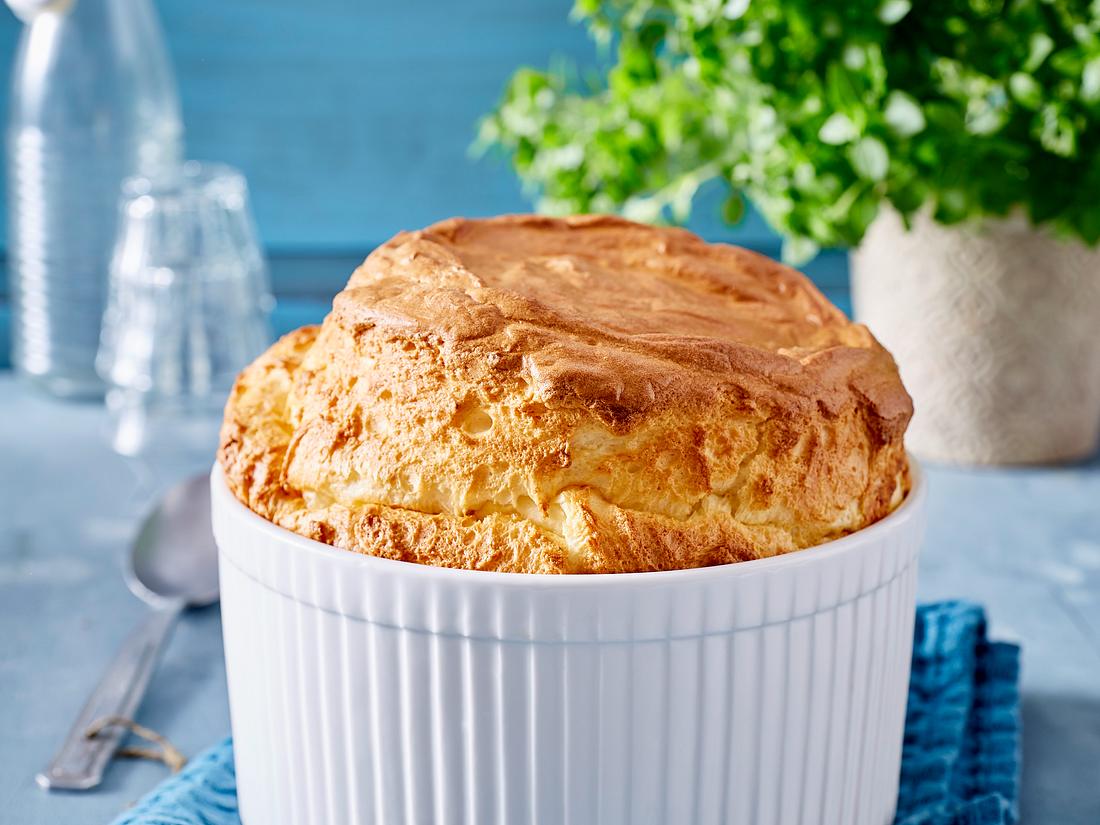Käsefondue war gestern! Wir machen lieber ein leckeres Käse-Soufflé. Wir machen lieber ein leckeres Käse-Soufflé.