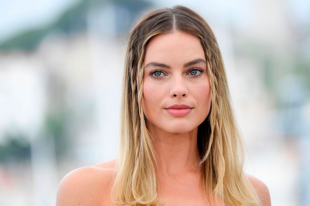 Margot Robbie mit Face Framing Braids