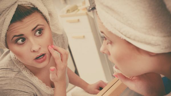 Face Mapping: Das verrät die Lage des Pickels über deine Gesundheit - Foto: iStock/Anetlanda