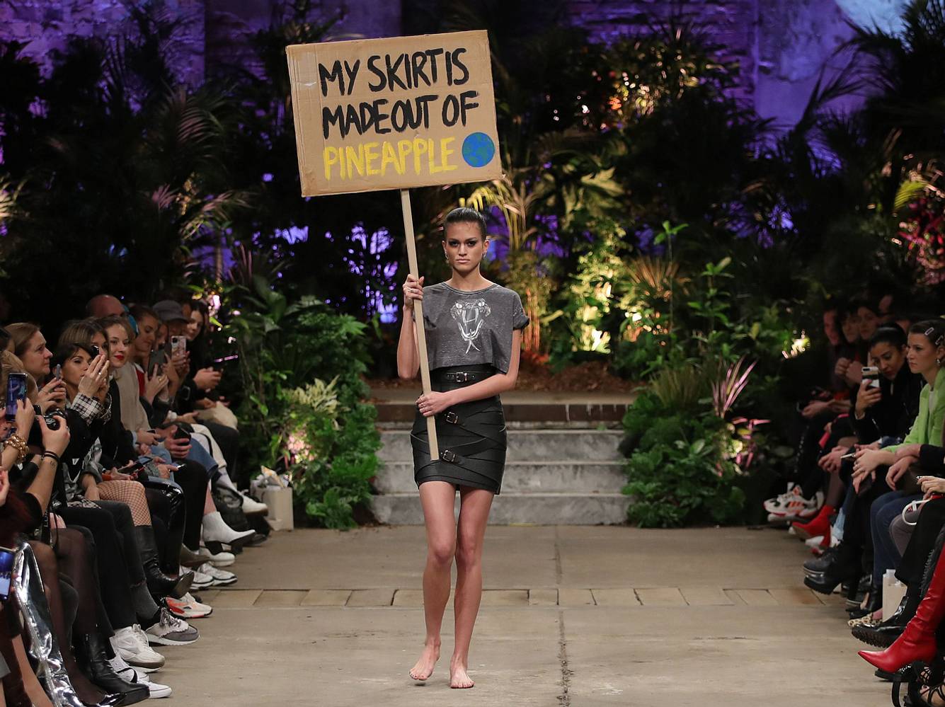 Wir haben hier die schönsten Trends von der Berliner Fashion Week für die Herbst-/Wintersaison 2020/2021 für dich! Wir haben hier die schönsten Trends von der Berliner Fashion Week für die Herbst-/Wintersaison 2020/2021 für dich!