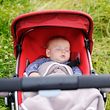 fehler kinderwagen - Foto: iStock/ SbytovaMN